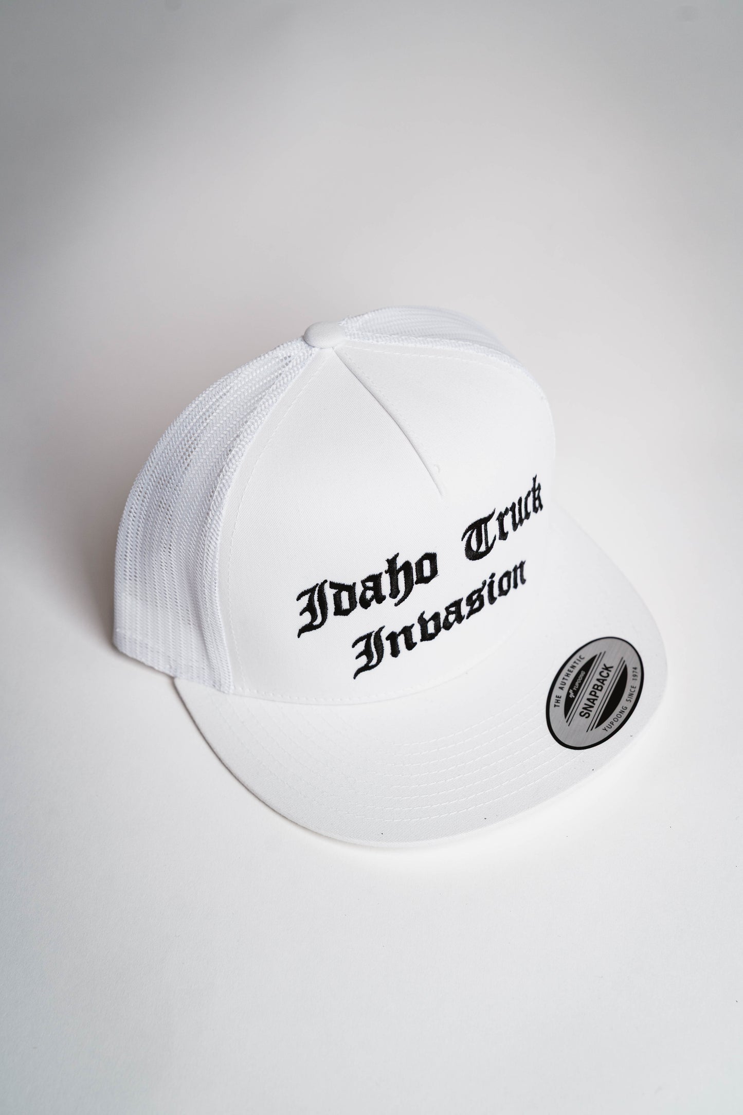 OLD ENGLISH Idaho Truck Invasion Hat (WHITE)